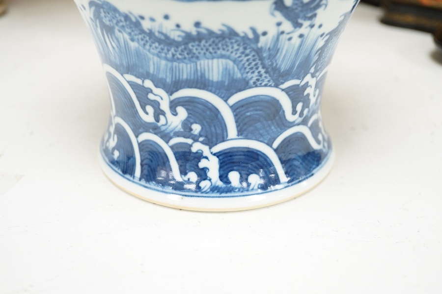 A large Chinese blue and white dragon vase, 40 cm high.